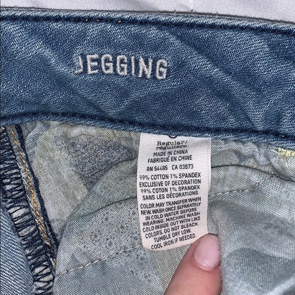 American Eagle Ripped Jeans - Picture 6 of 6